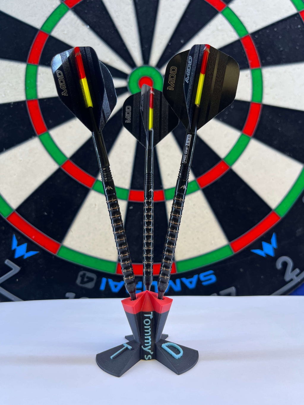 Mission-Mike-De-Decker-Black-and-Gold-second-hand-darts