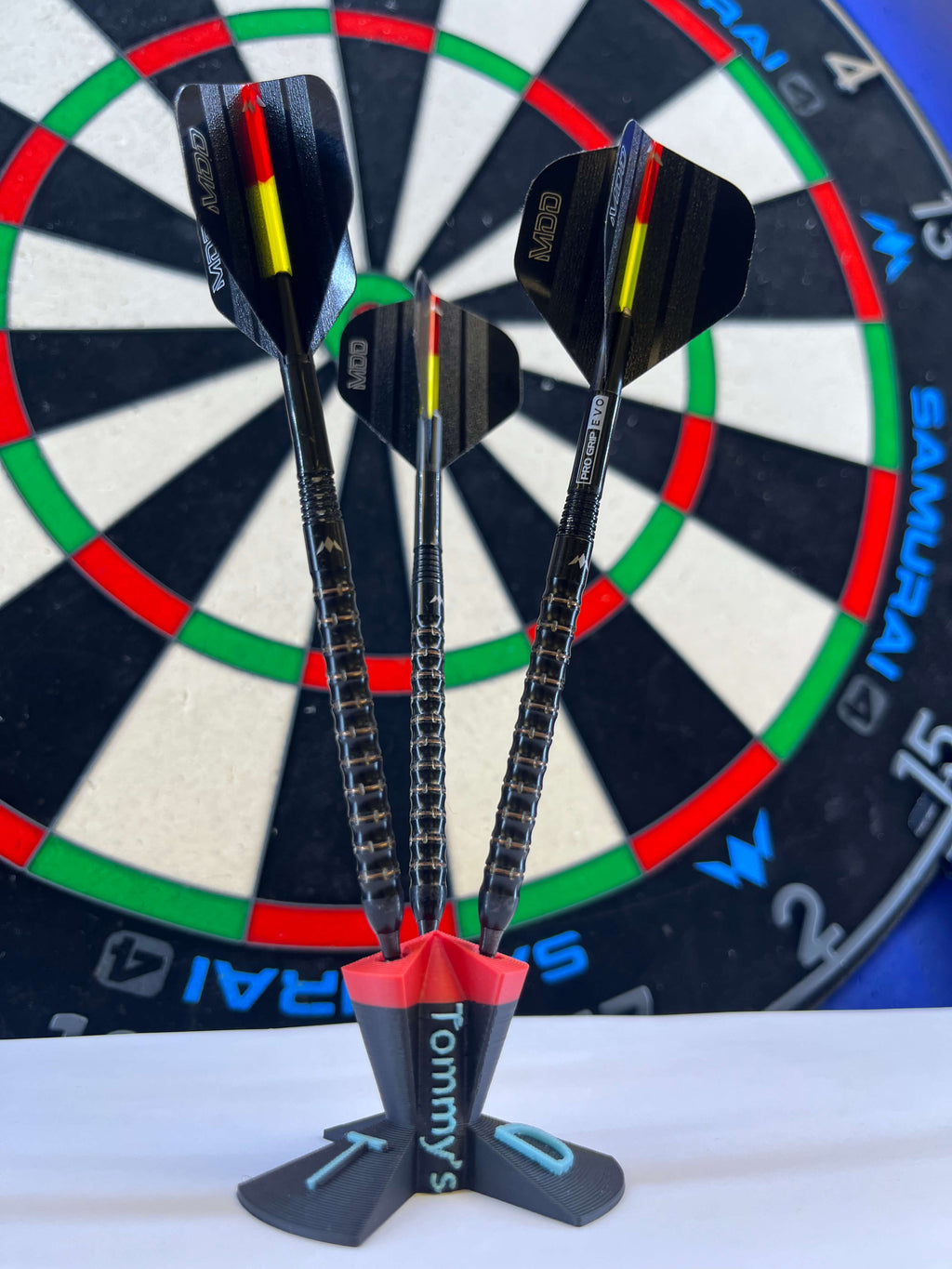 second-hand-darts-Mission-Mike-De-Decker-BlackAnd-Golds